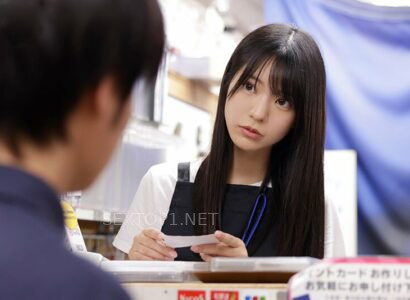 Chán làm tình với bạn gái, thanh niên đi mua đĩa JAV về xem thì yêu phải em thu ngân